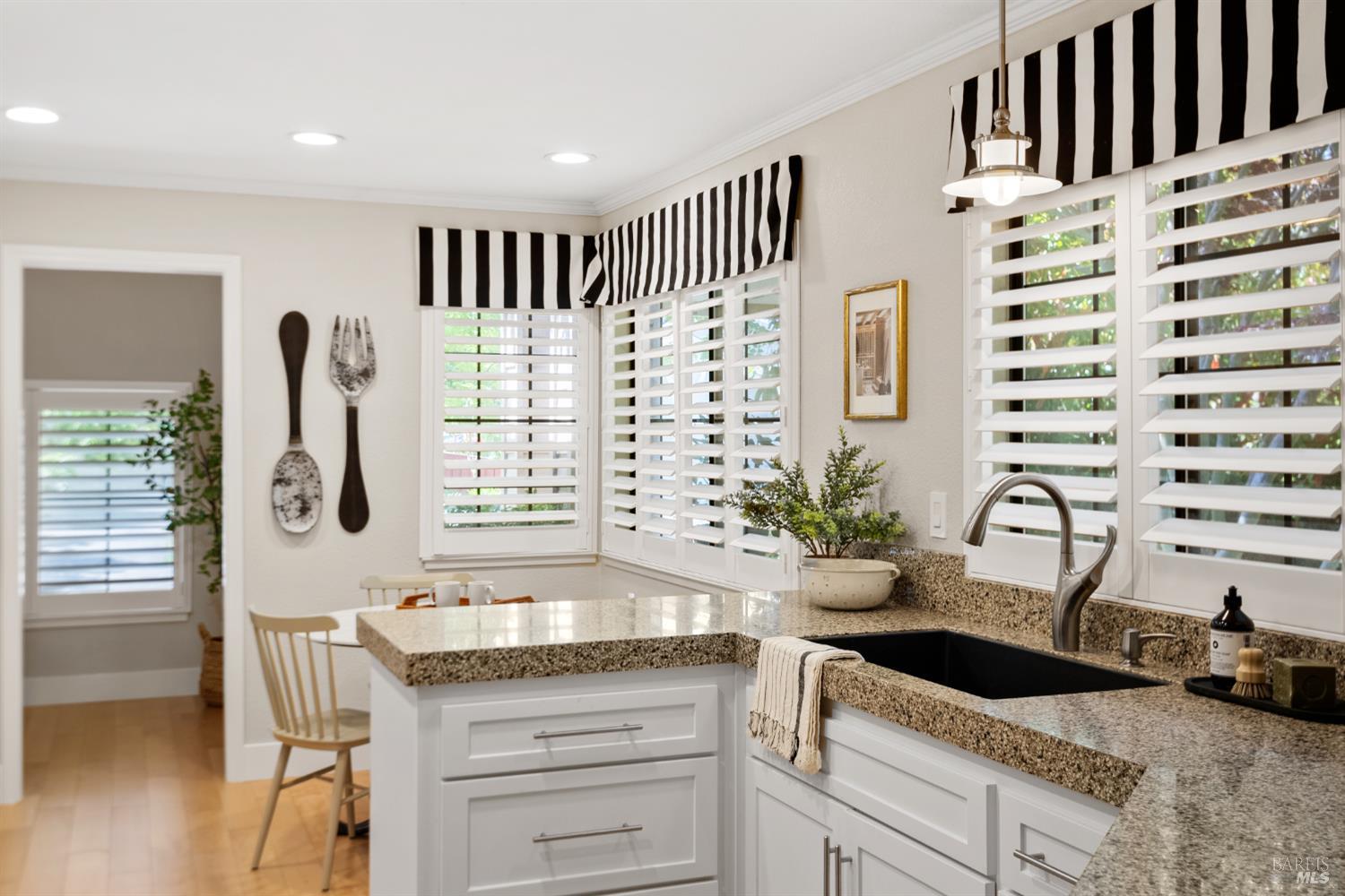 Detail Gallery Image 13 of 48 For 175 Saint James Dr, Sonoma,  CA 95476 - 2 Beds | 2 Baths