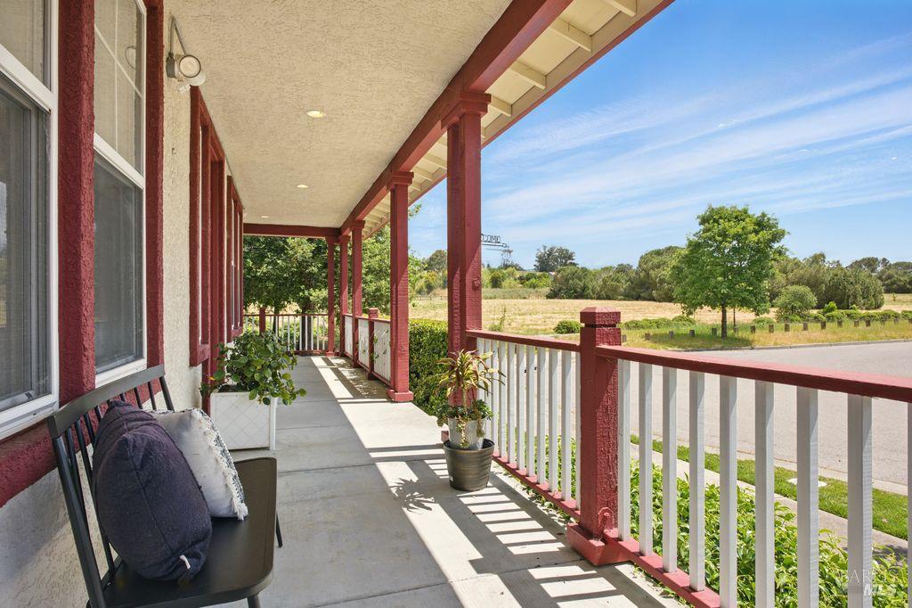 Detail Gallery Image 3 of 41 For 1935 Sestri Ln, Petaluma,  CA 94954 - 4 Beds | 4 Baths