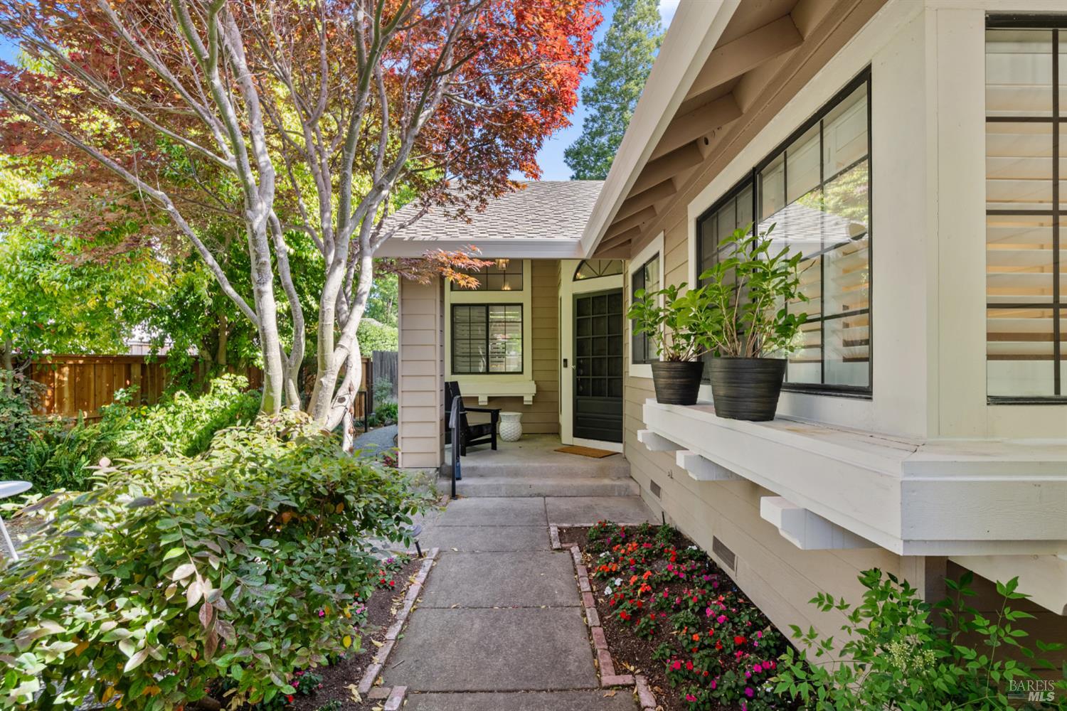 Detail Gallery Image 3 of 48 For 175 Saint James Dr, Sonoma,  CA 95476 - 2 Beds | 2 Baths