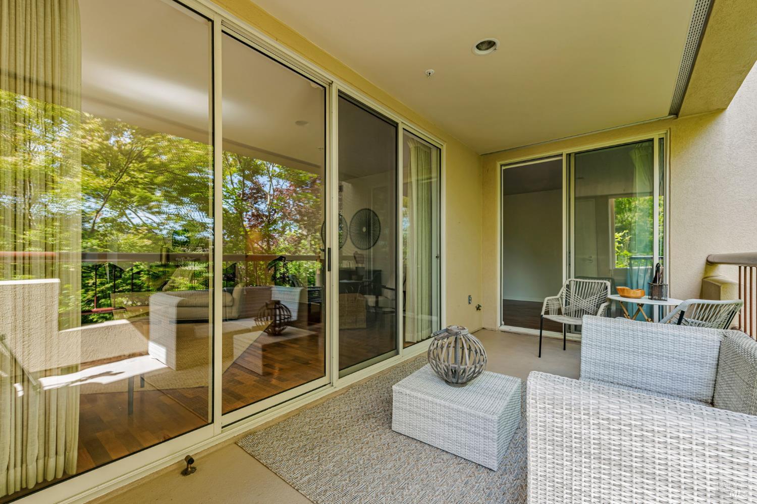 Detail Gallery Image 34 of 43 For 600 Deer Valley Rd 1e,  San Rafael,  CA 94903 - 2 Beds | 3 Baths