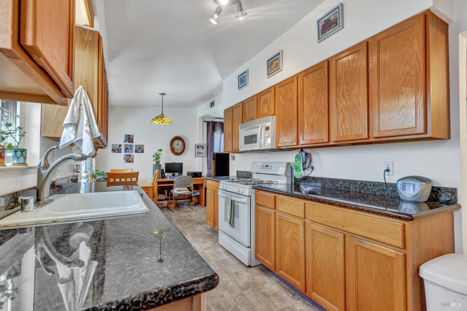 Detail Gallery Image 10 of 34 For 1324 Delwood St, Vallejo,  CA 94591 - 3 Beds | 2 Baths