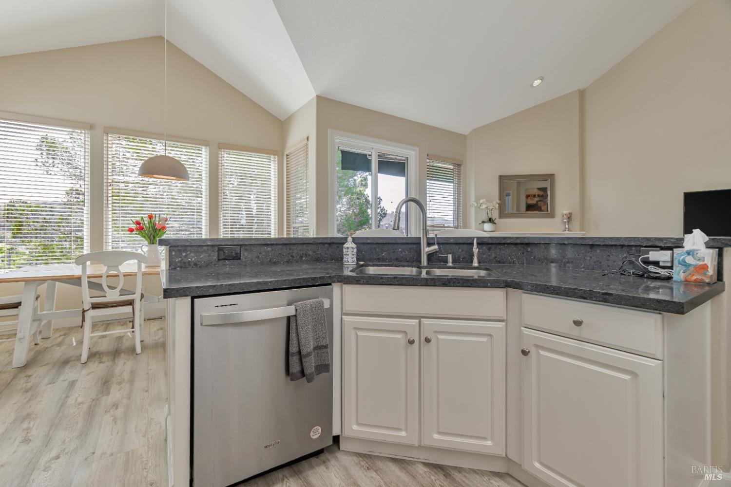 Detail Gallery Image 13 of 40 For 359 Orchid Dr, San Rafael,  CA 94903 - 4 Beds | 2/1 Baths
