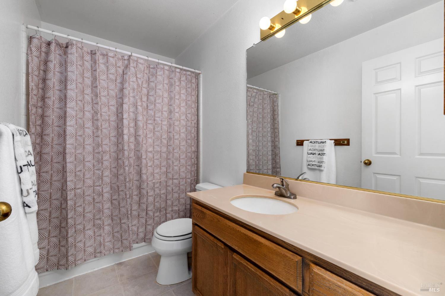 Detail Gallery Image 4 of 34 For 2124 Chianti Dr, Santa Rosa,  CA 95403 - 3 Beds | 2/1 Baths