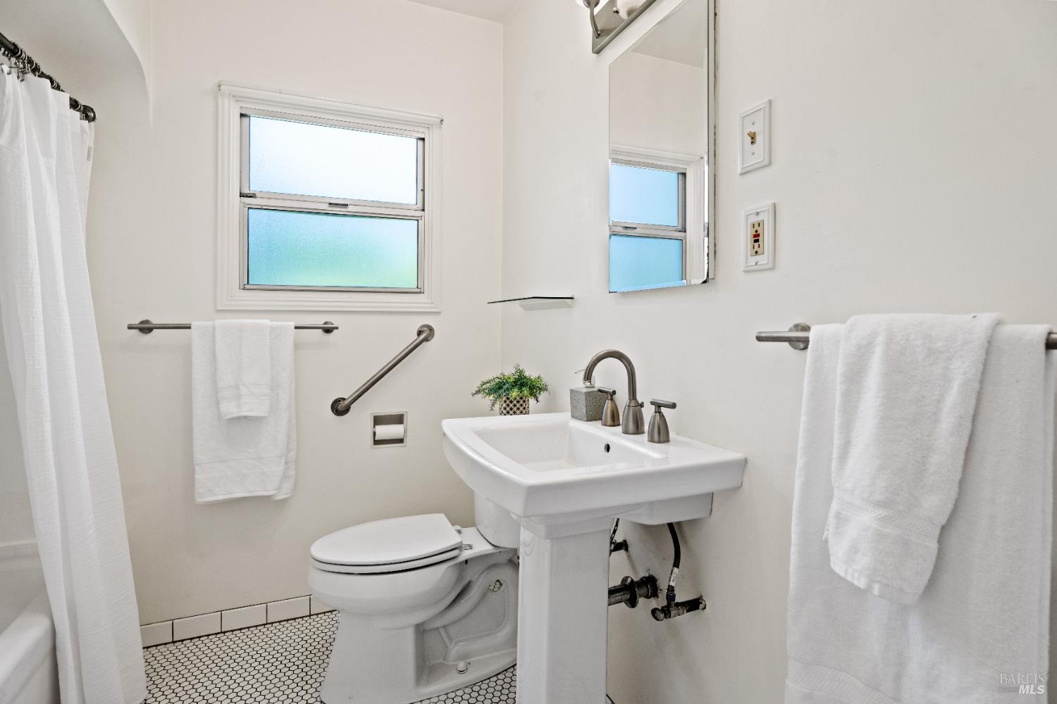 Detail Gallery Image 17 of 29 For 341 Jones St, Ukiah,  CA 95482 - 2 Beds | 1 Baths