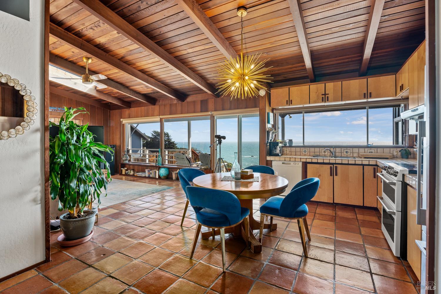 Detail Gallery Image 6 of 52 For 33500 S Highway 1 Unkn, Gualala,  CA 95445 - 3 Beds | 3 Baths
