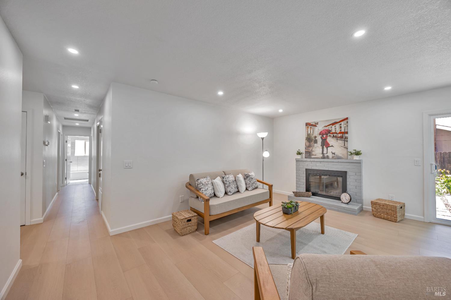 Detail Gallery Image 11 of 51 For 501 Garfield Park Ave, Santa Rosa,  CA 95409 - 4 Beds | 2 Baths