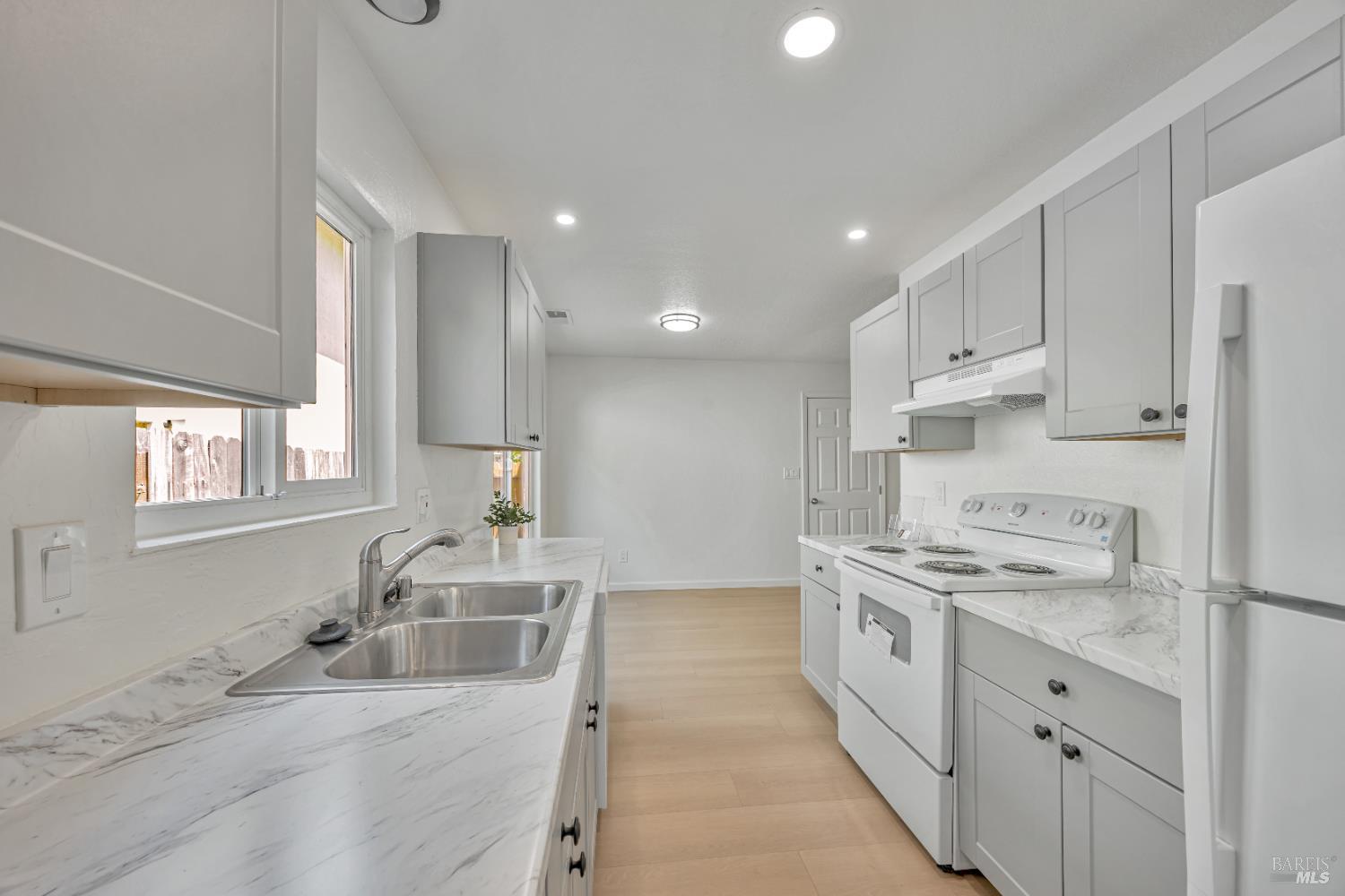 Detail Gallery Image 20 of 51 For 501 Garfield Park Ave, Santa Rosa,  CA 95409 - 4 Beds | 2 Baths