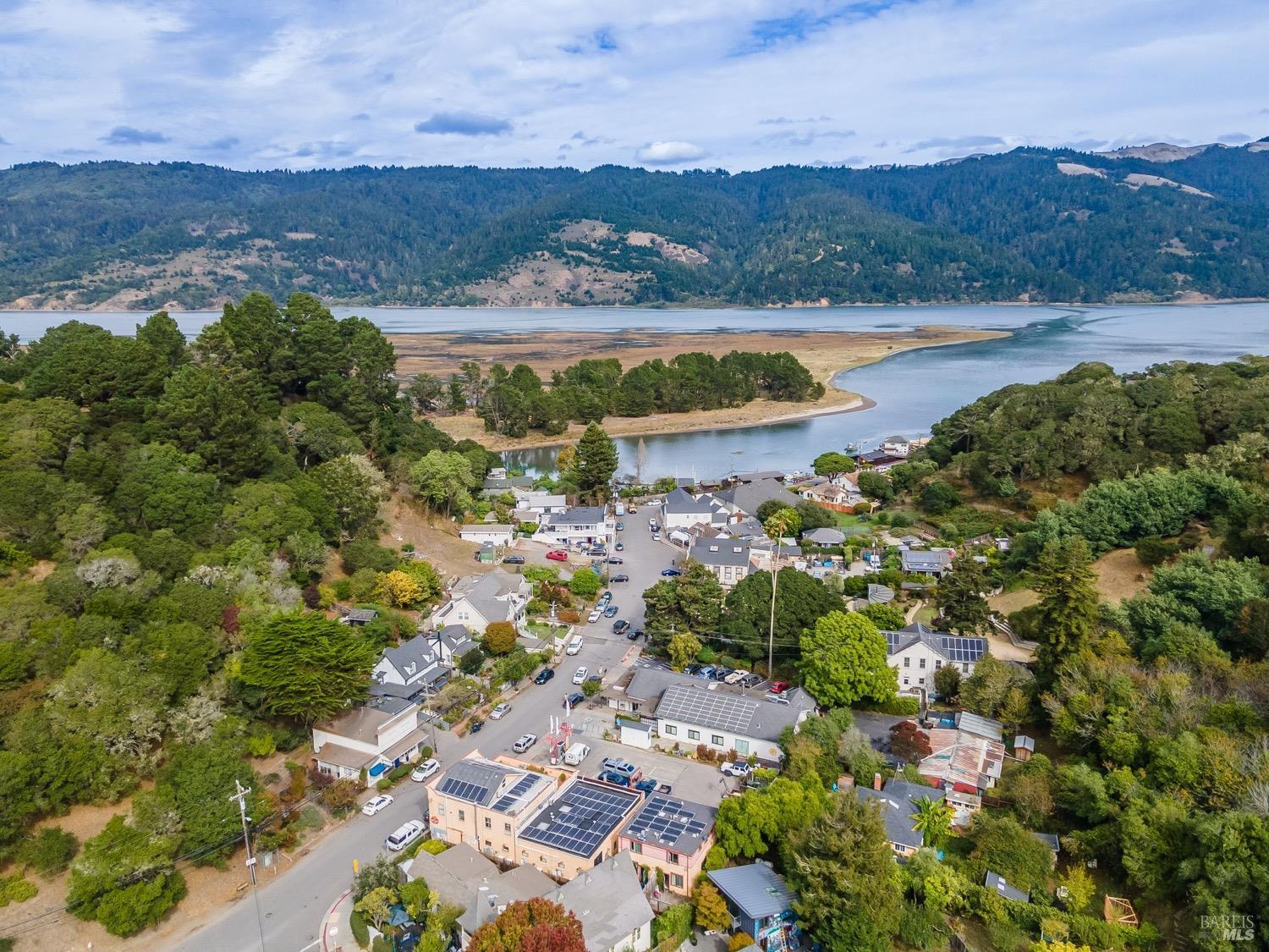 Detail Gallery Image 2 of 6 For 16 Brighton Ave, Bolinas,  CA 94924 - – Beds | – Baths