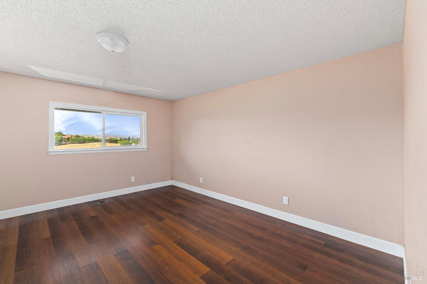Detail Gallery Image 20 of 61 For 4335 Bodega Ave, Petaluma,  CA 95942 - 4 Beds | 3/1 Baths