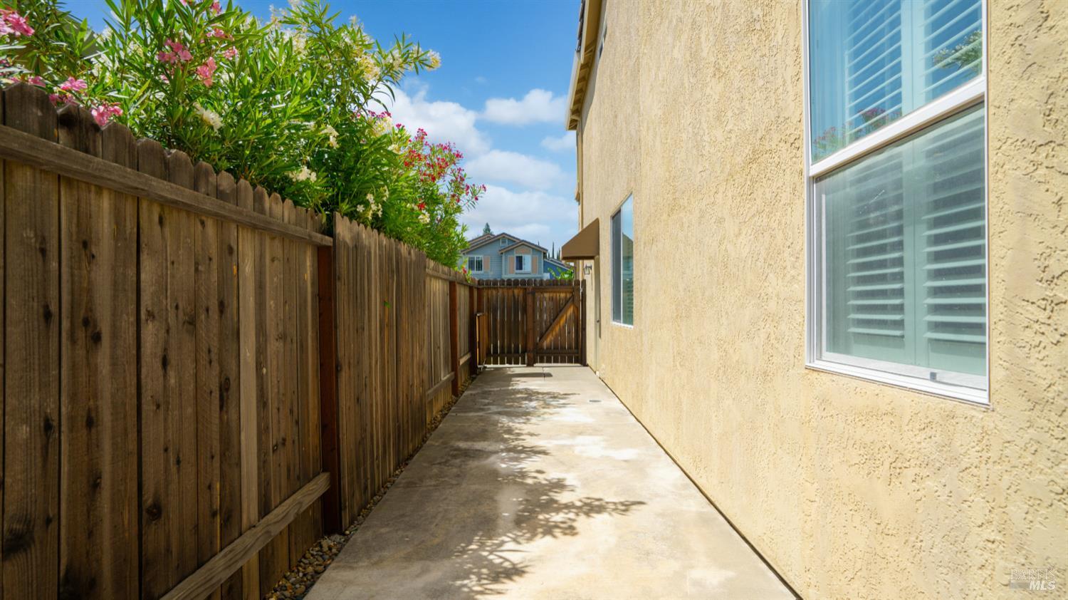 Detail Gallery Image 37 of 44 For 540 Wicklow Dr, Vacaville,  CA 95688 - 3 Beds | 2/1 Baths