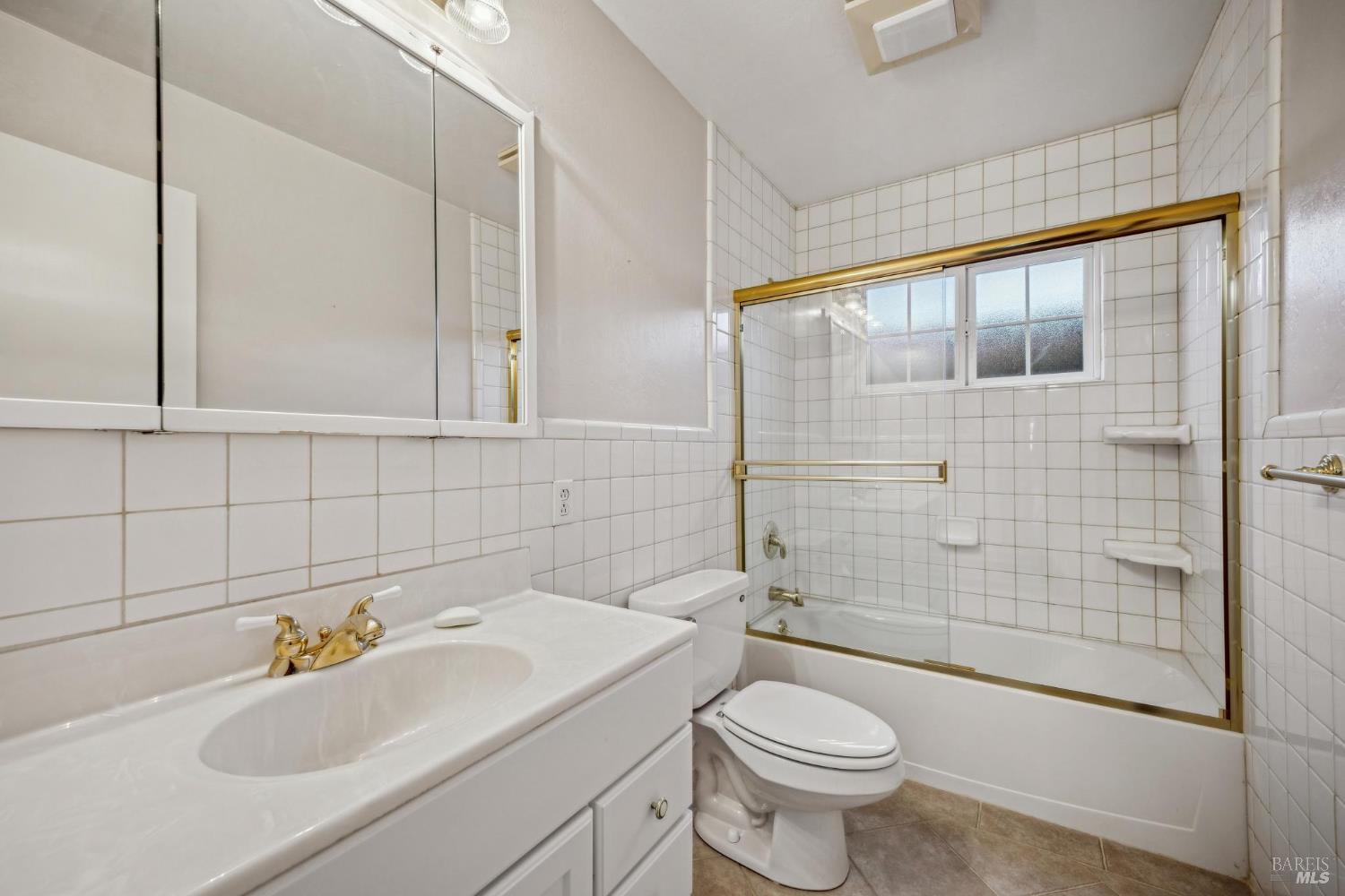 Detail Gallery Image 9 of 16 For 120 Meriam Dr, San Rafael,  CA 94903 - 3 Beds | 2/1 Baths