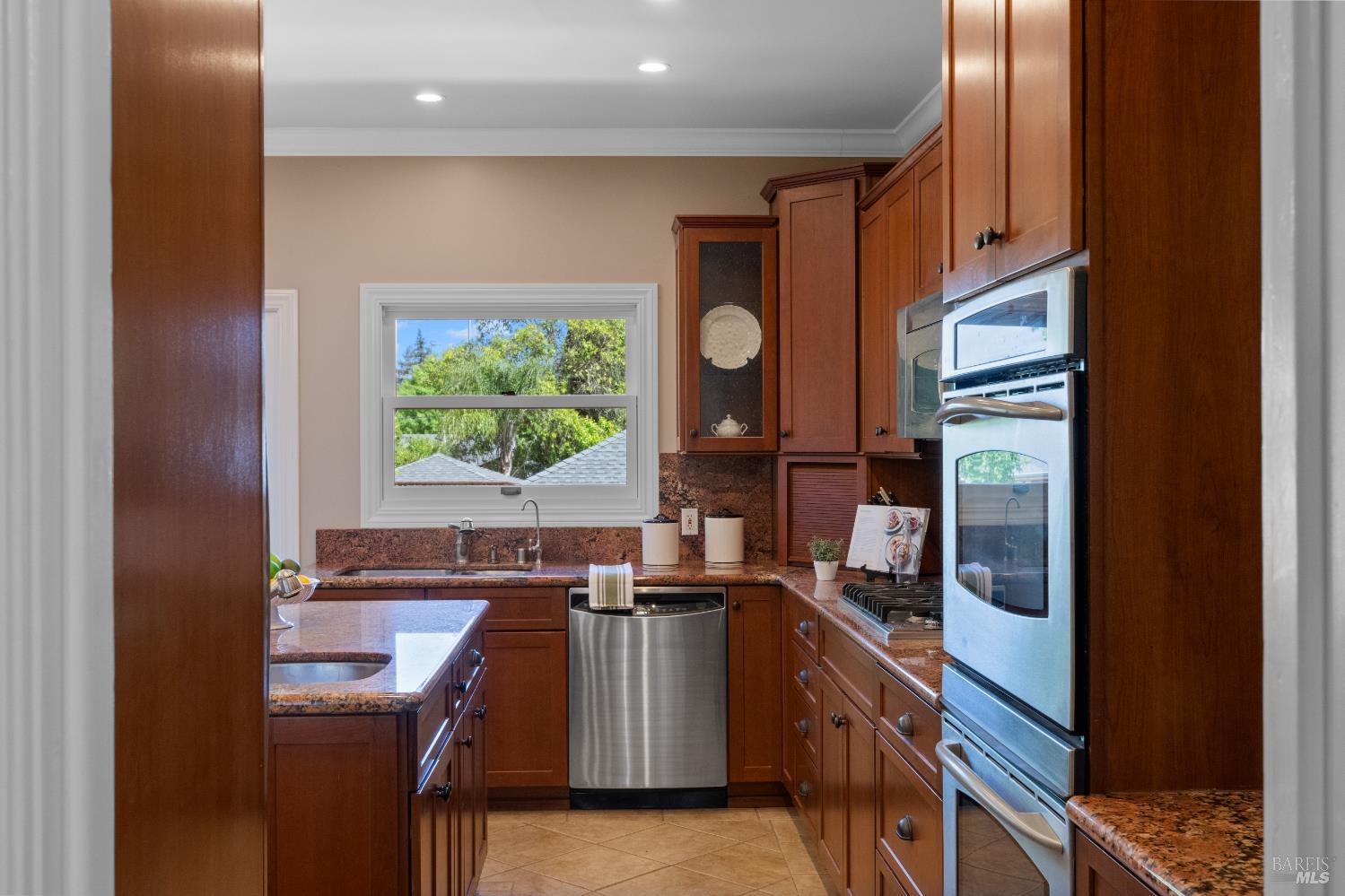 Detail Gallery Image 14 of 63 For 190 Franklin St, Napa,  CA 94558 - 4 Beds | 3 Baths