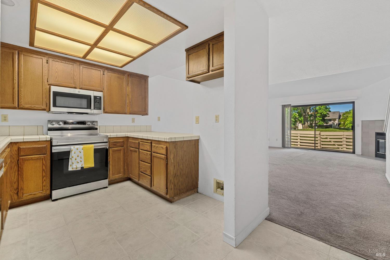 Detail Gallery Image 6 of 34 For 2124 Chianti Dr, Santa Rosa,  CA 95403 - 3 Beds | 2/1 Baths