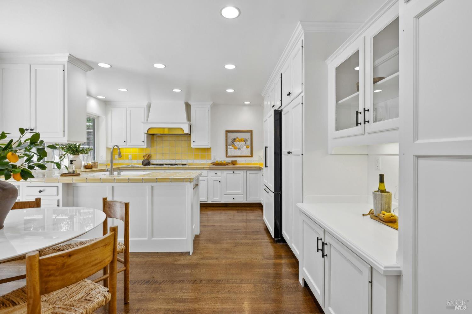 Detail Gallery Image 9 of 59 For 305 N Almenar Dr, Greenbrae,  CA 94904 - 4 Beds | 4 Baths