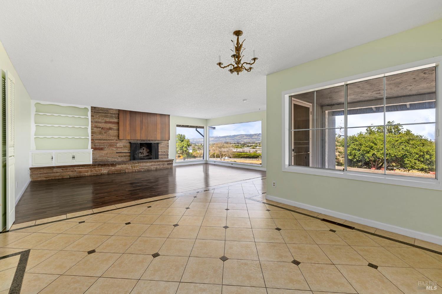 Detail Gallery Image 7 of 61 For 4335 Bodega Ave, Petaluma,  CA 95942 - 4 Beds | 3/1 Baths
