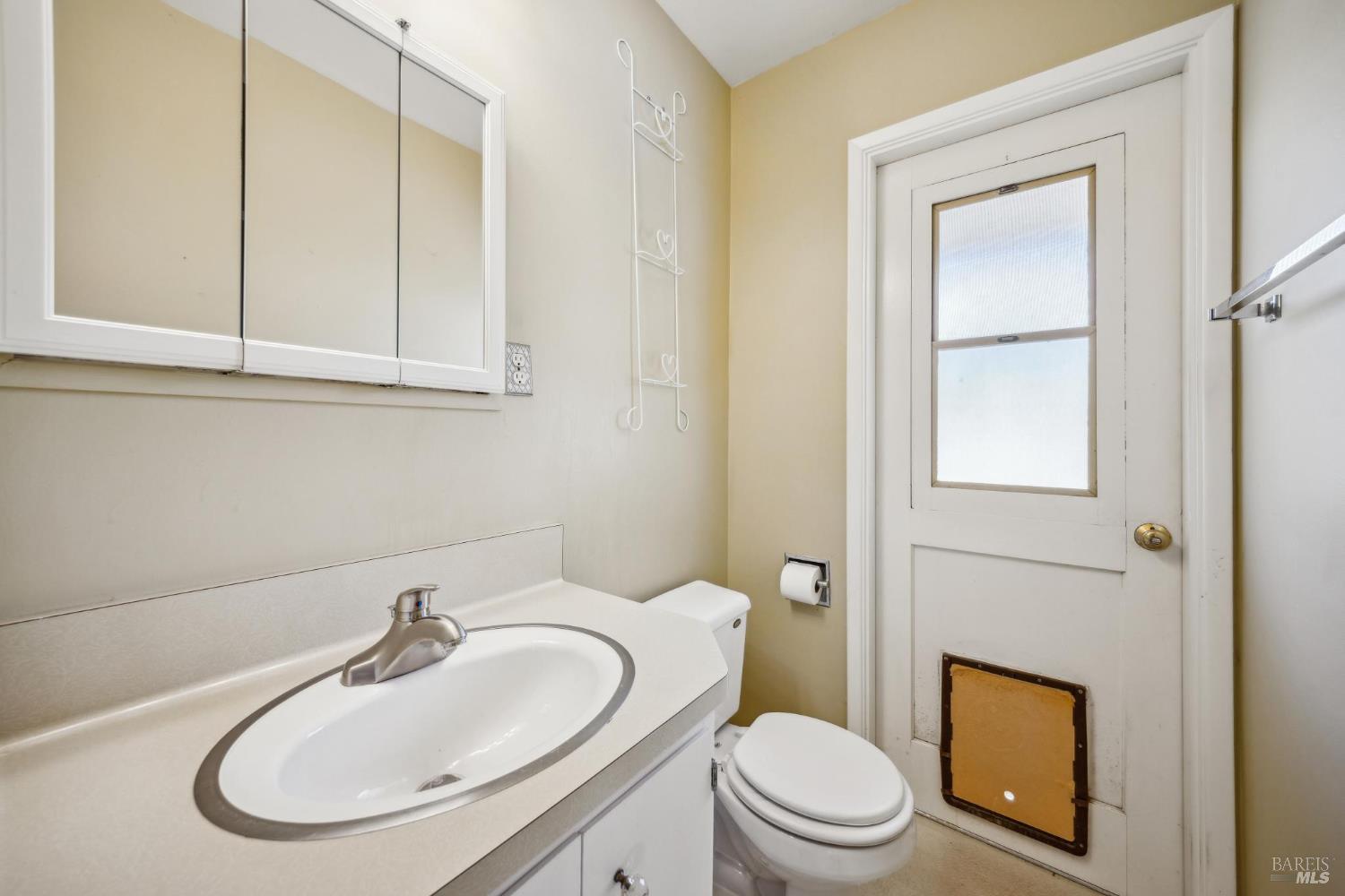Detail Gallery Image 7 of 16 For 120 Meriam Dr, San Rafael,  CA 94903 - 3 Beds | 2/1 Baths