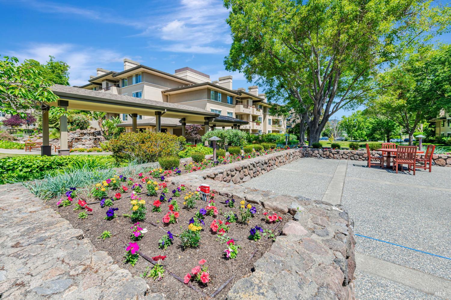 Detail Gallery Image 38 of 43 For 600 Deer Valley Rd 1e,  San Rafael,  CA 94903 - 2 Beds | 3 Baths