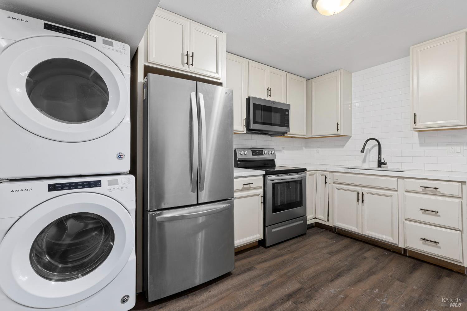 Detail Gallery Image 27 of 61 For 4335 Bodega Ave, Petaluma,  CA 95942 - 4 Beds | 3/1 Baths