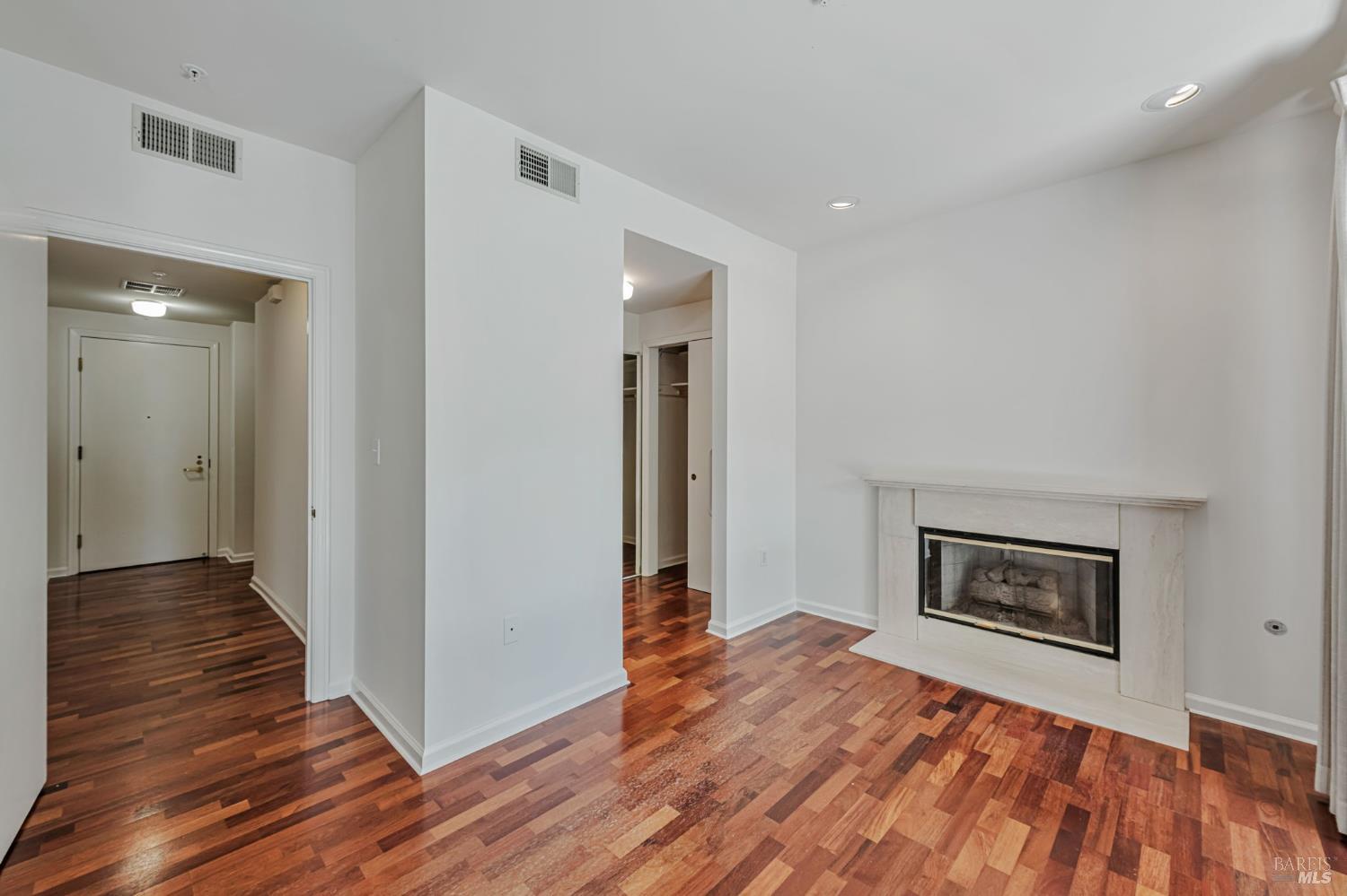 Detail Gallery Image 24 of 43 For 600 Deer Valley Rd 1e,  San Rafael,  CA 94903 - 2 Beds | 3 Baths
