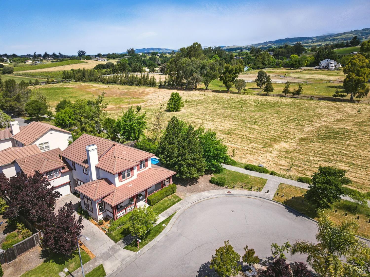 Detail Gallery Image 2 of 41 For 1935 Sestri Ln, Petaluma,  CA 94954 - 4 Beds | 4 Baths