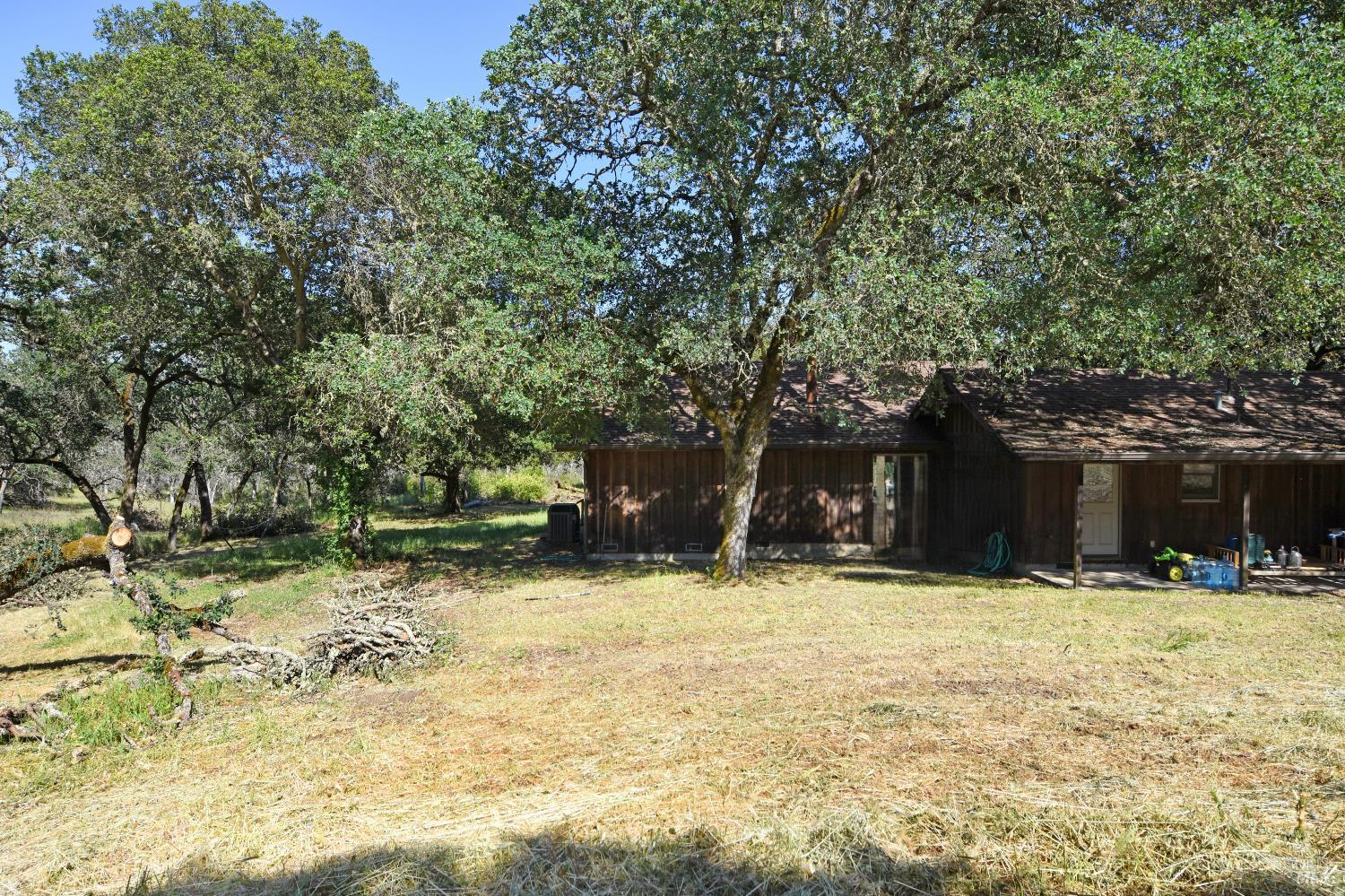 Detail Gallery Image 5 of 28 For 3321 Saint Helena Hwy, Saint Helena,  CA 94574 - 2 Beds | 2 Baths