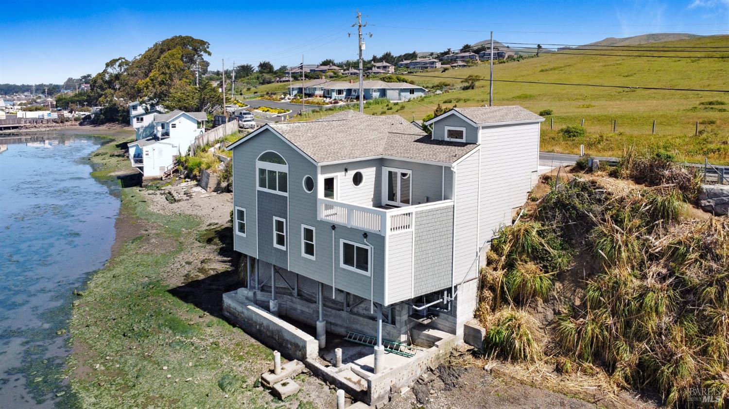 Detail Gallery Image 4 of 43 For 625 Highway 1 Hwy, Bodega Bay,  CA 94923 - 2 Beds | 1/1 Baths