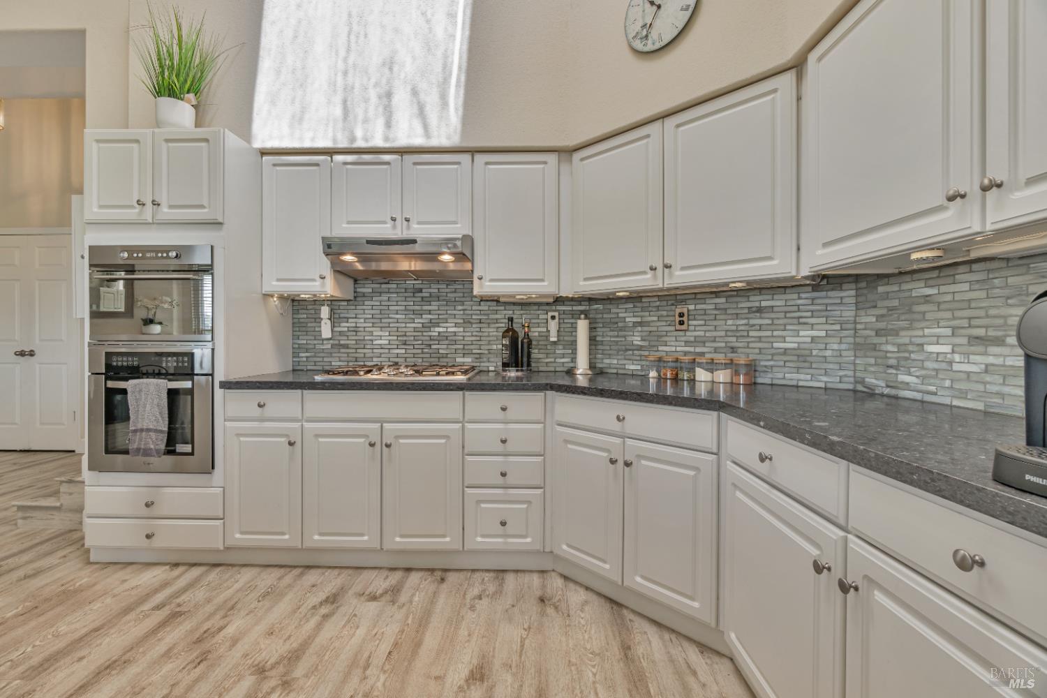 Detail Gallery Image 12 of 40 For 359 Orchid Dr, San Rafael,  CA 94903 - 4 Beds | 2/1 Baths