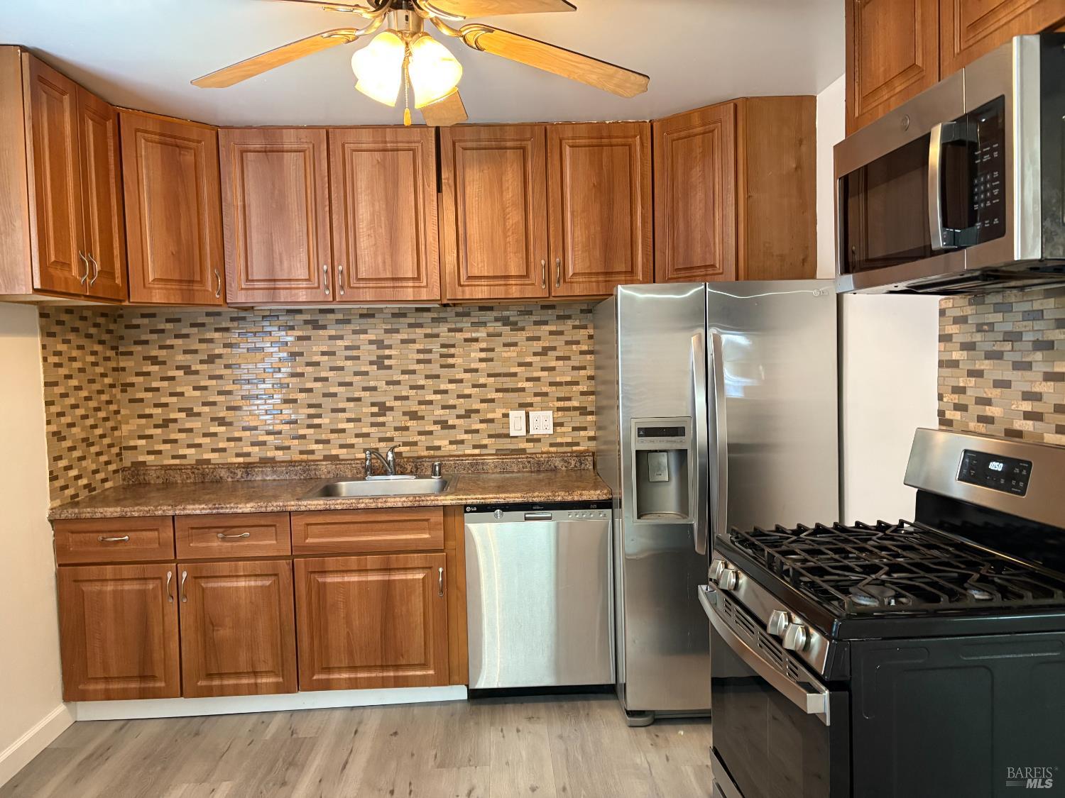 Detail Gallery Image 3 of 20 For 1512 Jefferson St, Fairfield,  CA 94533 - 2 Beds | 1 Baths