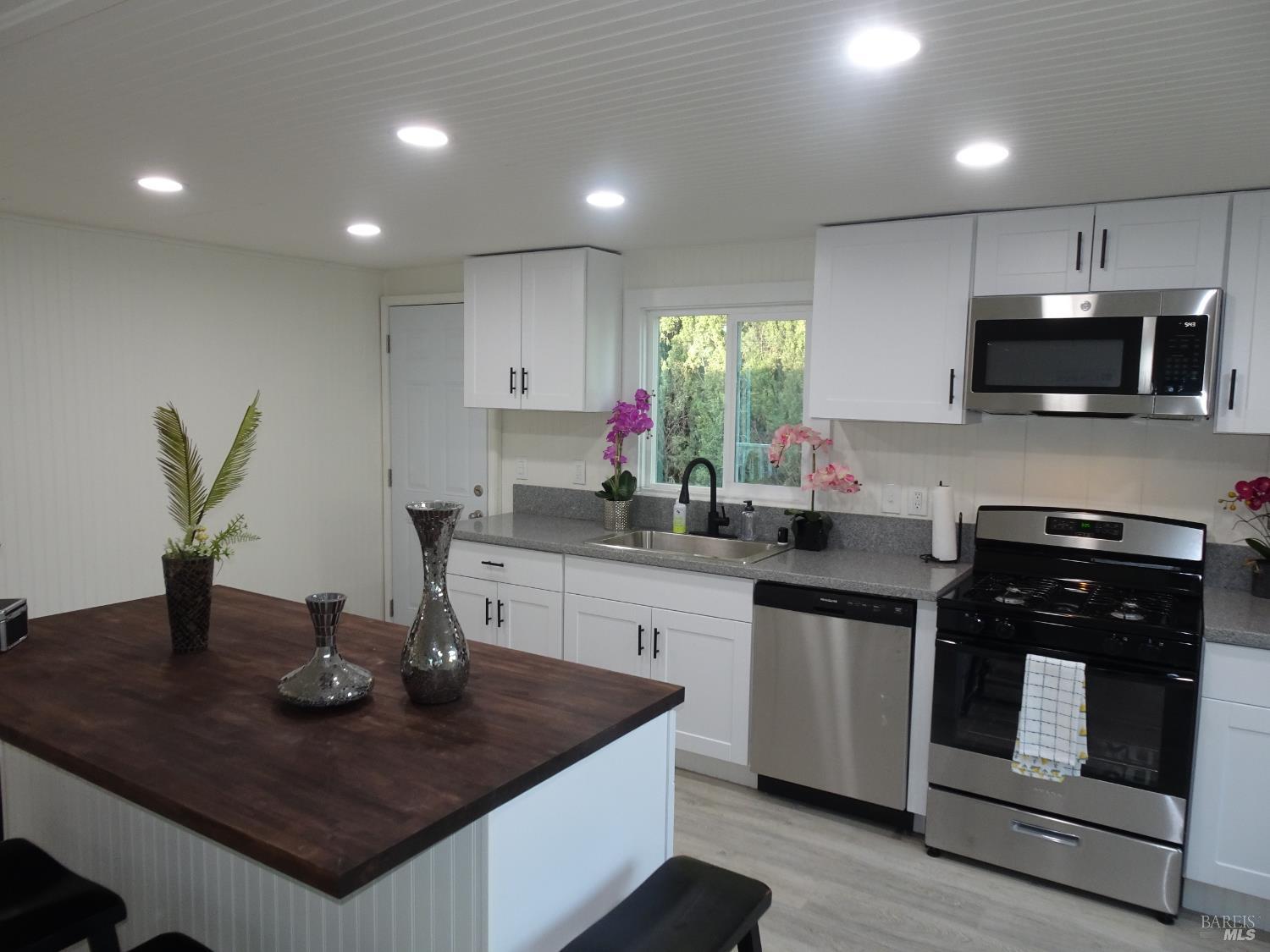 Detail Gallery Image 3 of 29 For 104 Goya Dr, Fairfield,  CA 94534 - 2 Beds | 1 Baths