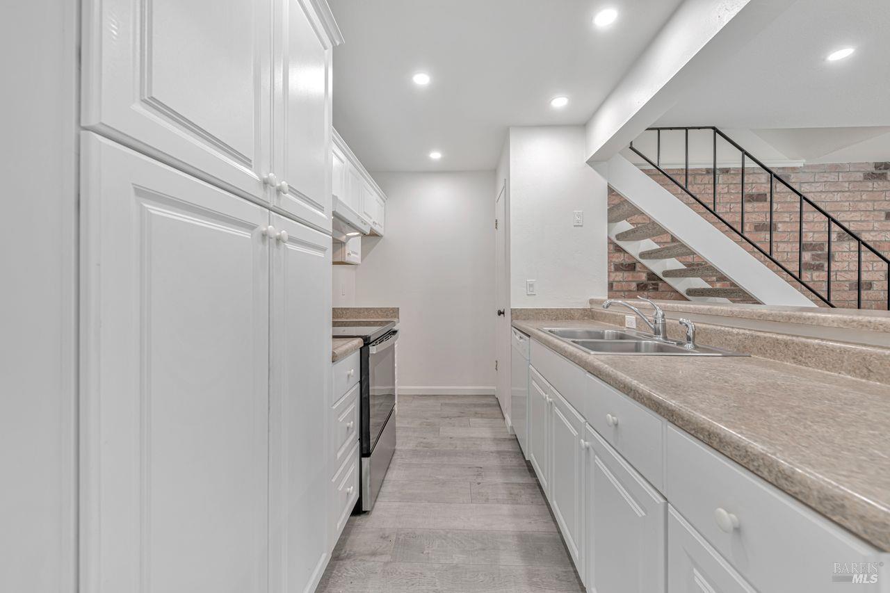 Detail Gallery Image 7 of 25 For 2668 Coffey Ln, Santa Rosa,  CA 95403 - 2 Beds | 1 Baths