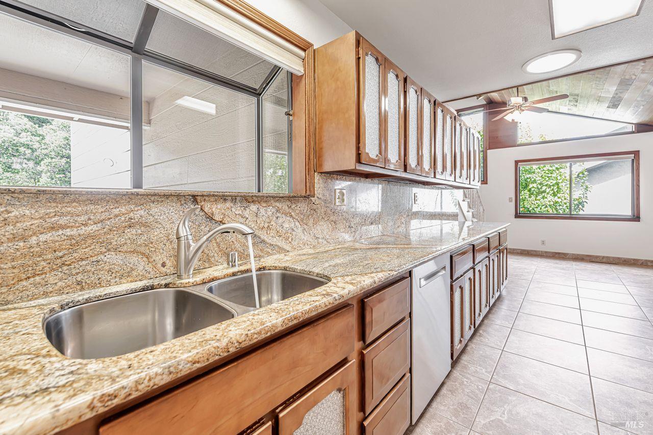Detail Gallery Image 5 of 53 For 917 West St, Petaluma,  CA 94952 - 4 Beds | 2 Baths