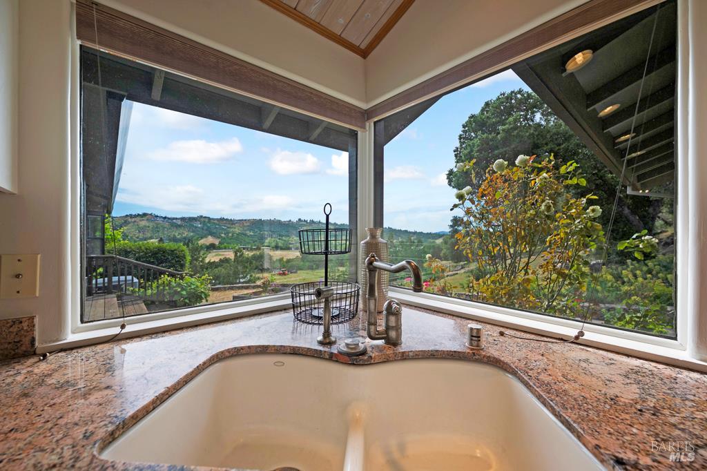 Detail Gallery Image 16 of 51 For 3979 Rolling Oaks Rd, Santa Rosa,  CA 95404 - 3 Beds | 3 Baths