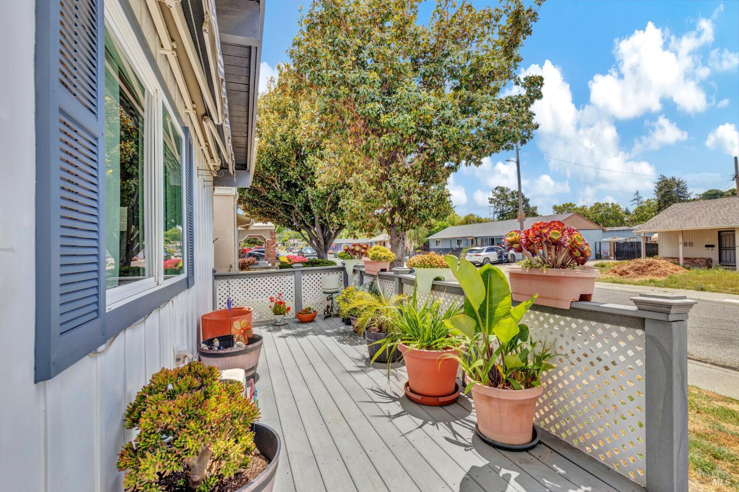 Detail Gallery Image 2 of 34 For 1324 Delwood St, Vallejo,  CA 94591 - 3 Beds | 2 Baths