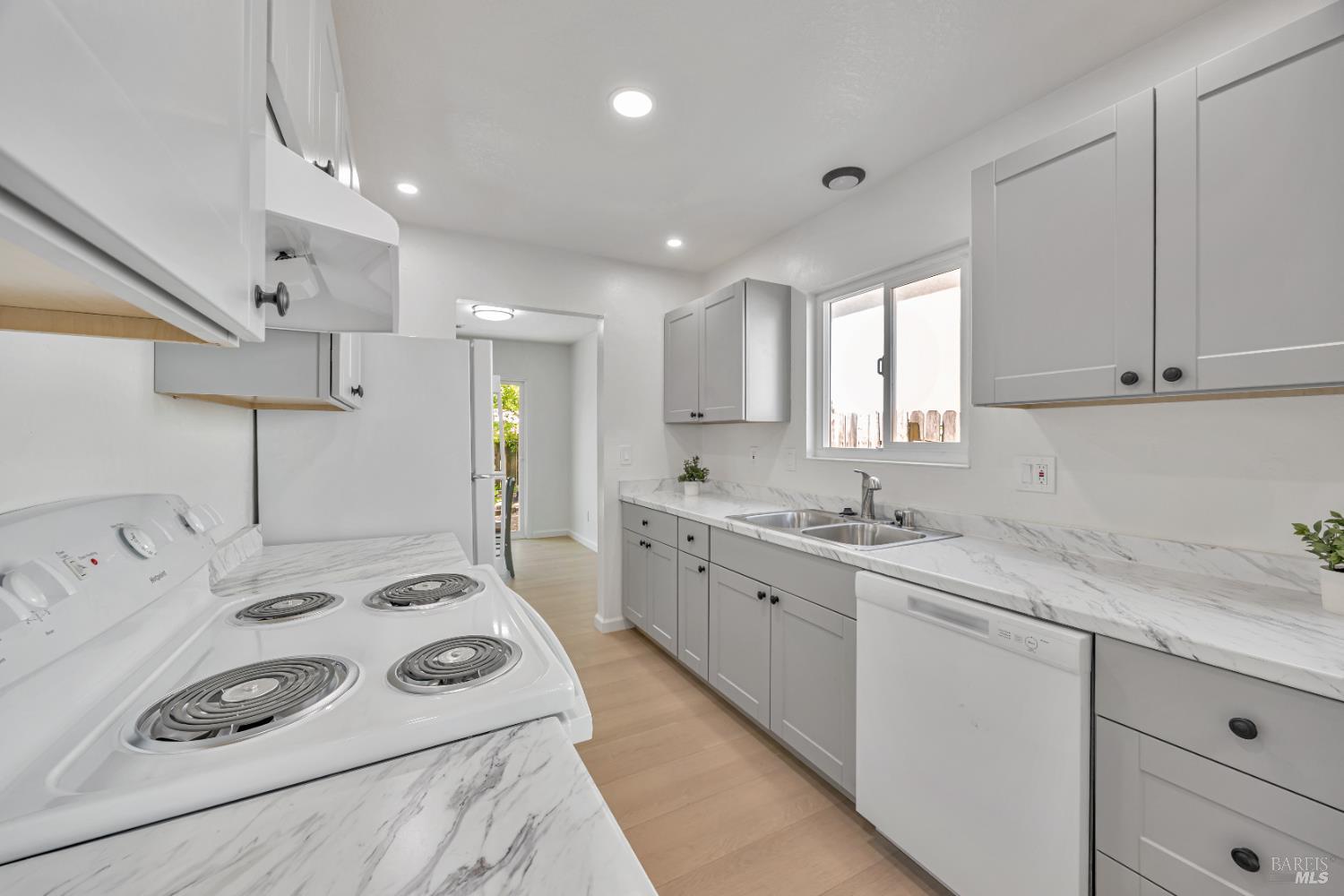 Detail Gallery Image 18 of 51 For 501 Garfield Park Ave, Santa Rosa,  CA 95409 - 4 Beds | 2 Baths