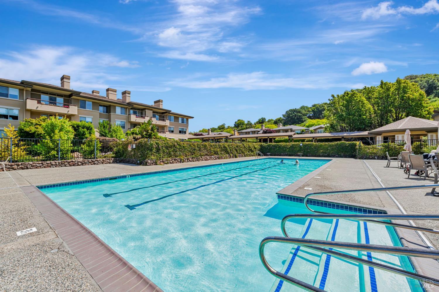 Detail Gallery Image 40 of 43 For 600 Deer Valley Rd 1e,  San Rafael,  CA 94903 - 2 Beds | 3 Baths
