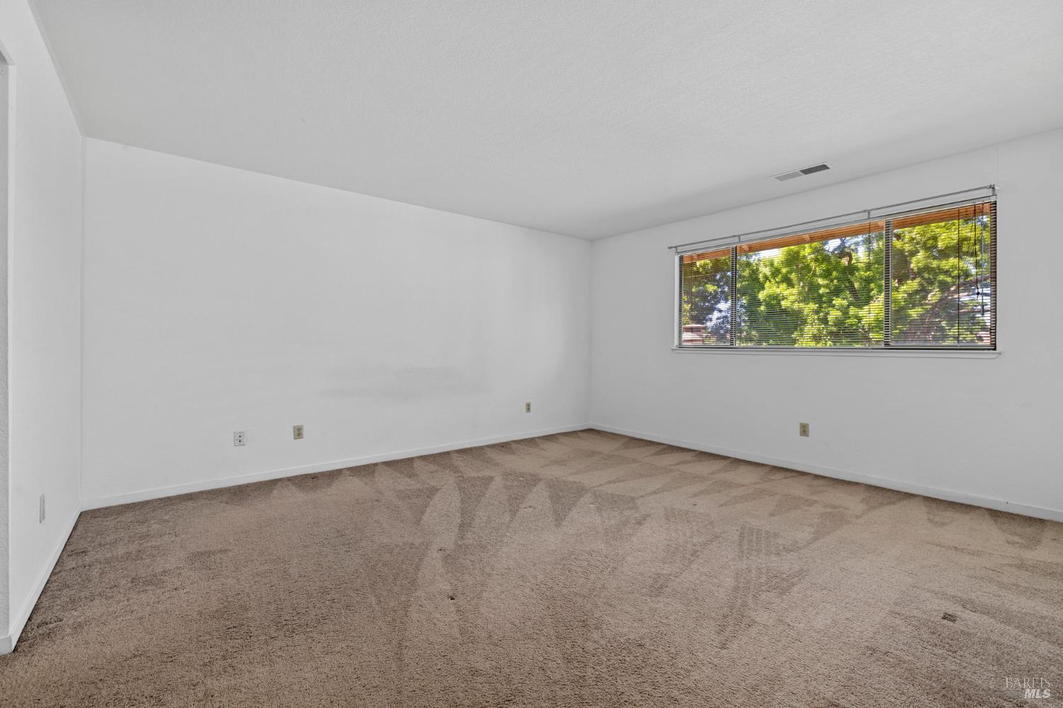 Detail Gallery Image 15 of 34 For 2124 Chianti Dr, Santa Rosa,  CA 95403 - 3 Beds | 2/1 Baths