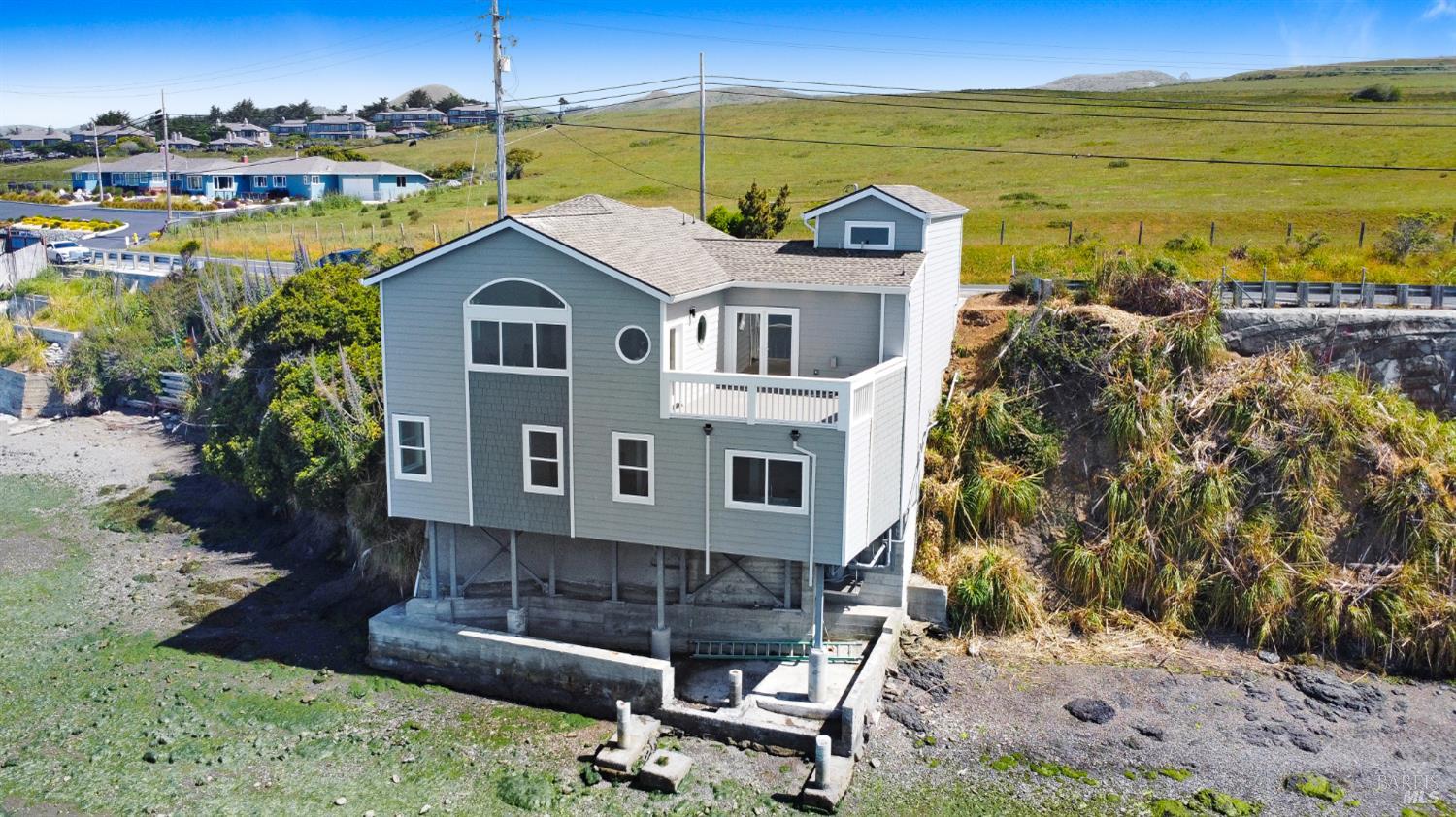 Detail Gallery Image 3 of 43 For 625 Highway 1 Hwy, Bodega Bay,  CA 94923 - 2 Beds | 1/1 Baths