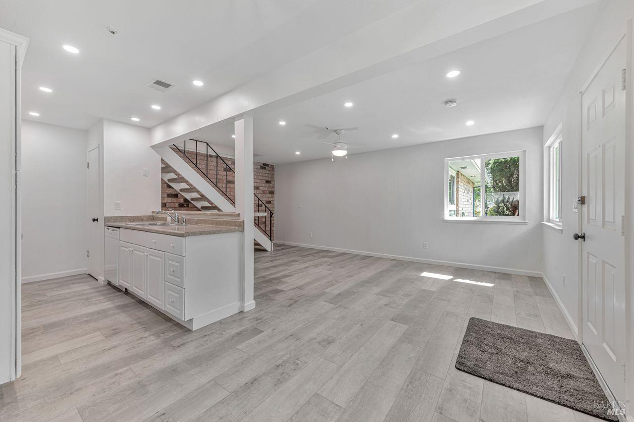 Detail Gallery Image 6 of 25 For 2668 Coffey Ln, Santa Rosa,  CA 95403 - 2 Beds | 1 Baths