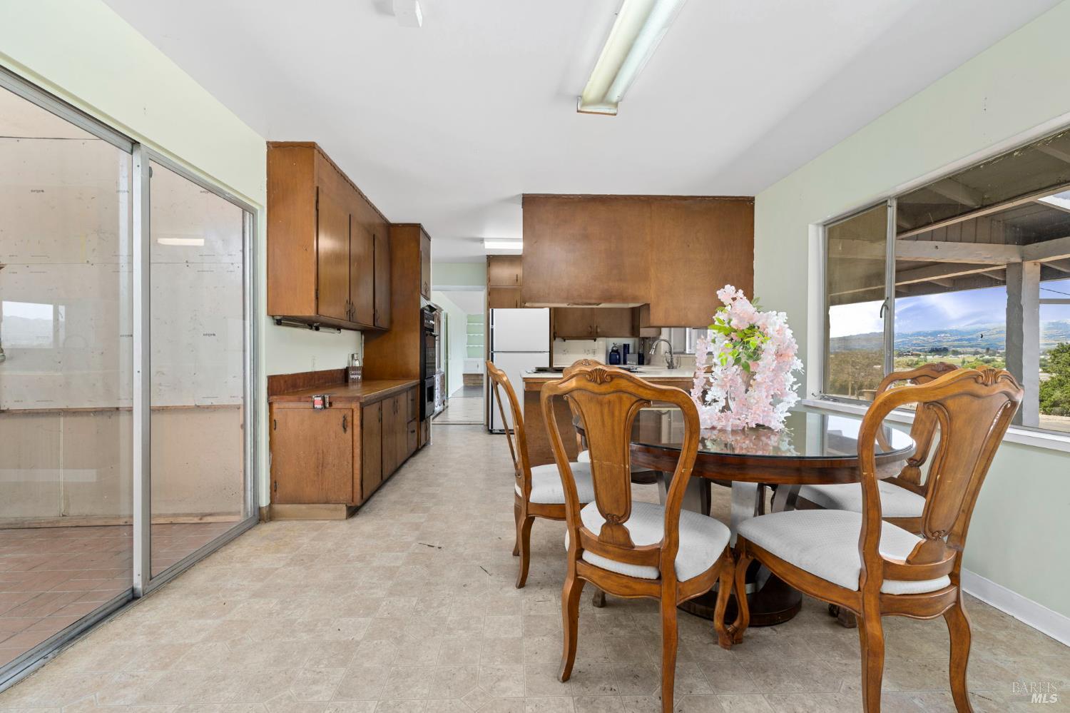 Detail Gallery Image 14 of 61 For 4335 Bodega Ave, Petaluma,  CA 95942 - 4 Beds | 3/1 Baths