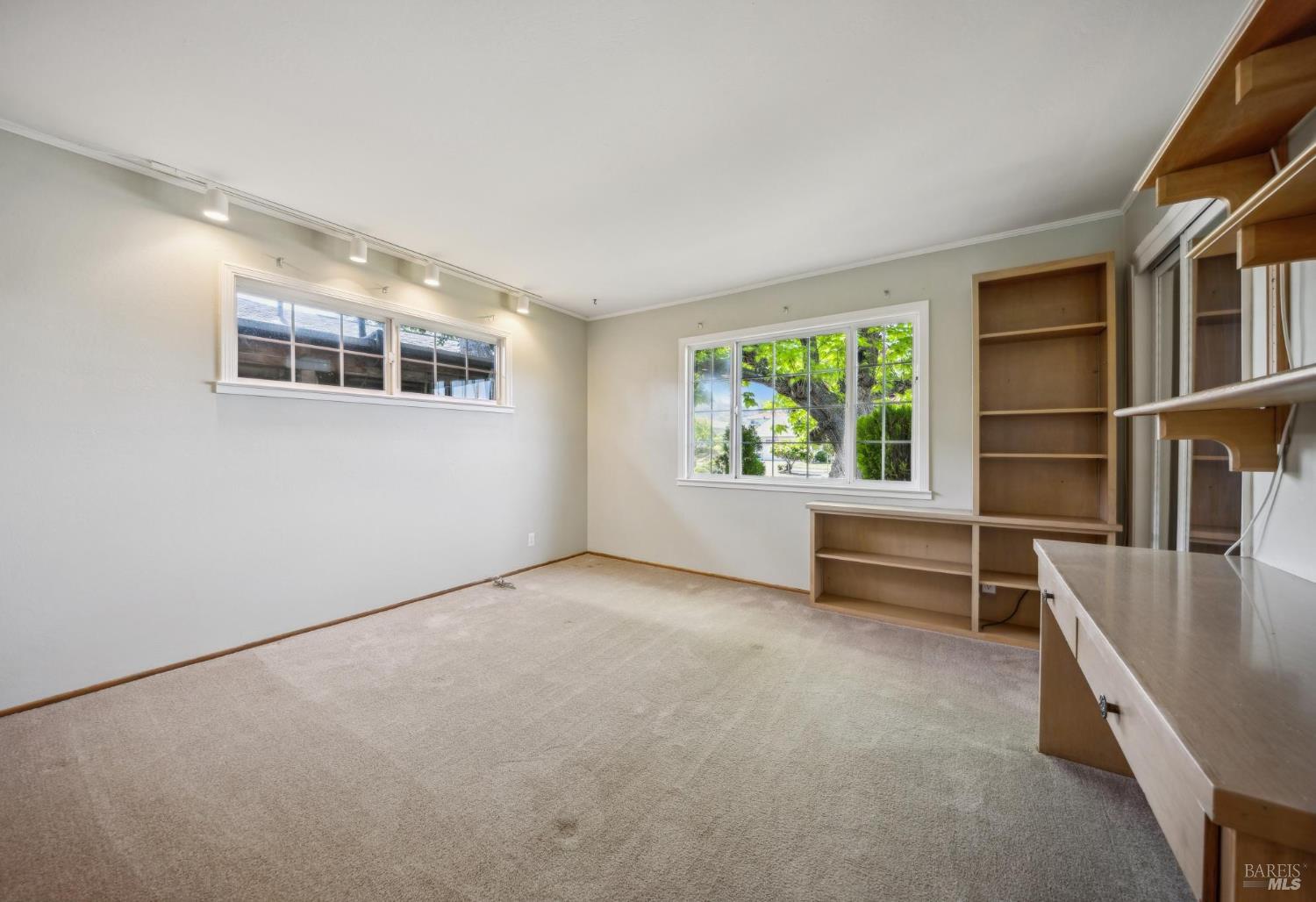 Detail Gallery Image 12 of 16 For 120 Meriam Dr, San Rafael,  CA 94903 - 3 Beds | 2/1 Baths