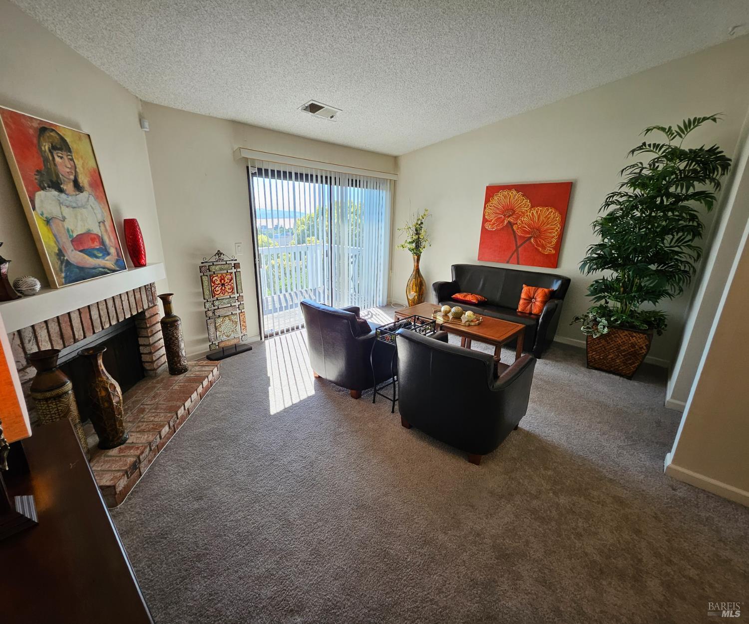 Detail Gallery Image 7 of 22 For 2145 Clearview Cir, Benicia,  CA 94510 - 2 Beds | 2/1 Baths