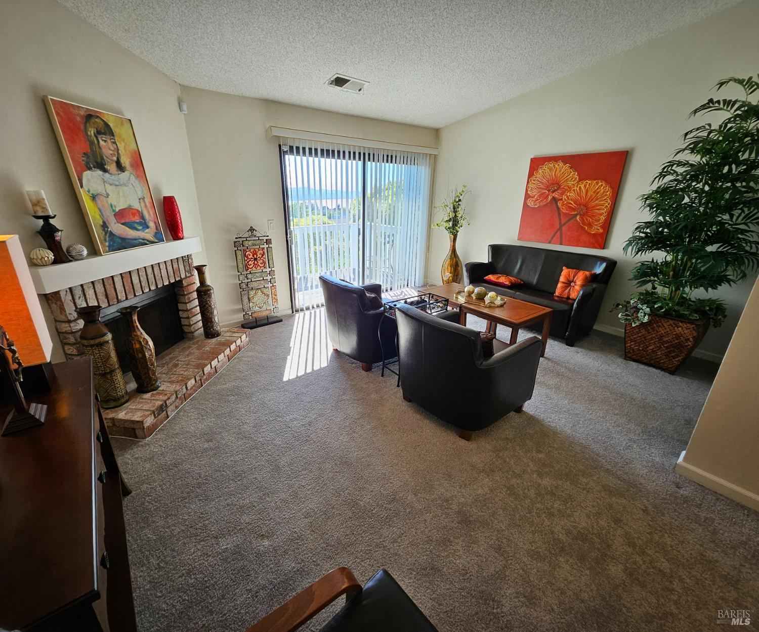 Detail Gallery Image 10 of 22 For 2145 Clearview Cir, Benicia,  CA 94510 - 2 Beds | 2/1 Baths