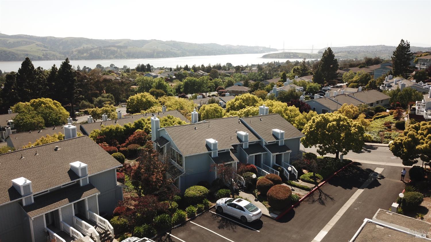 Detail Gallery Image 2 of 22 For 2145 Clearview Cir, Benicia,  CA 94510 - 2 Beds | 2/1 Baths
