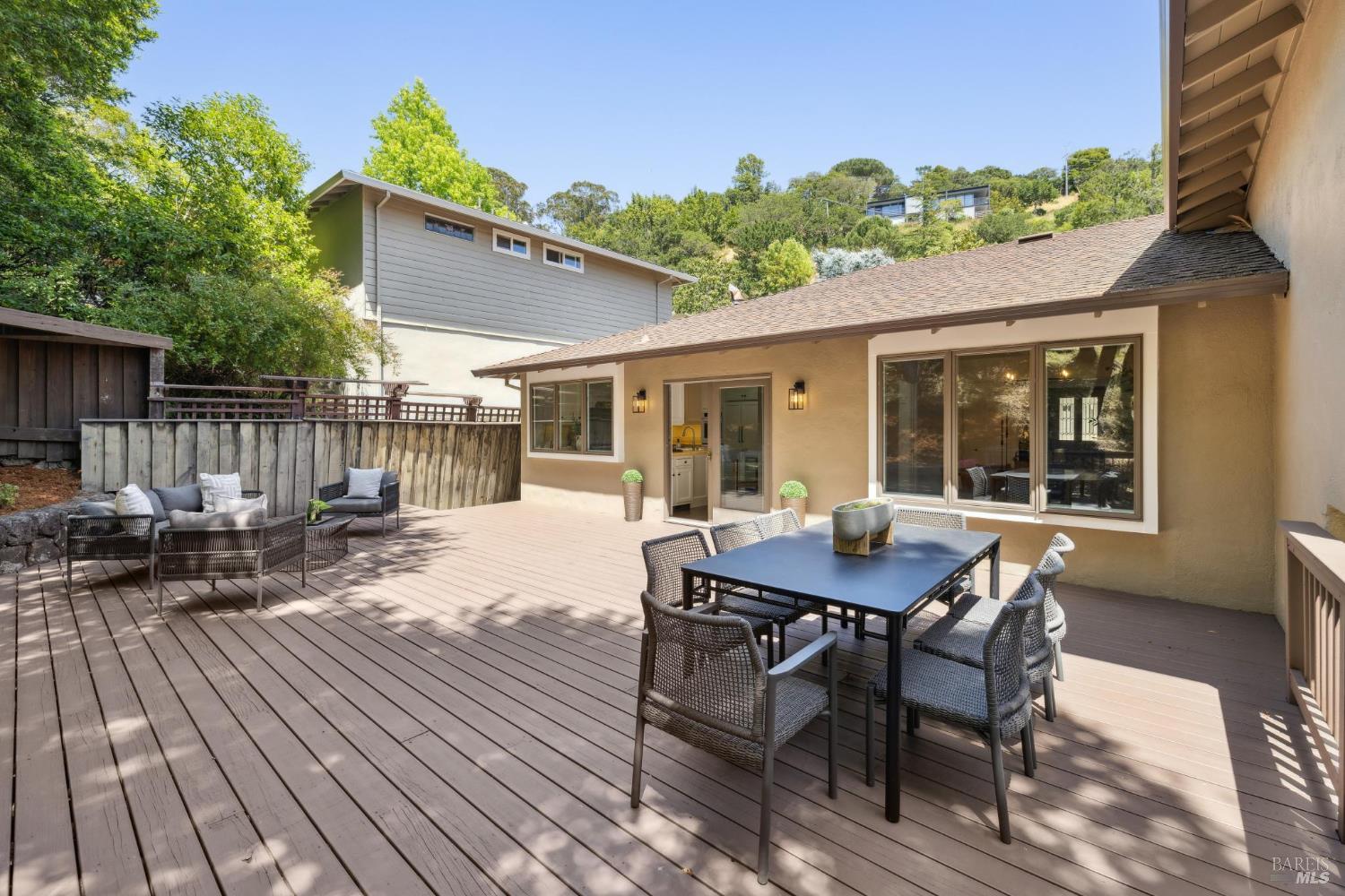 Detail Gallery Image 16 of 59 For 305 N Almenar Dr, Greenbrae,  CA 94904 - 4 Beds | 4 Baths