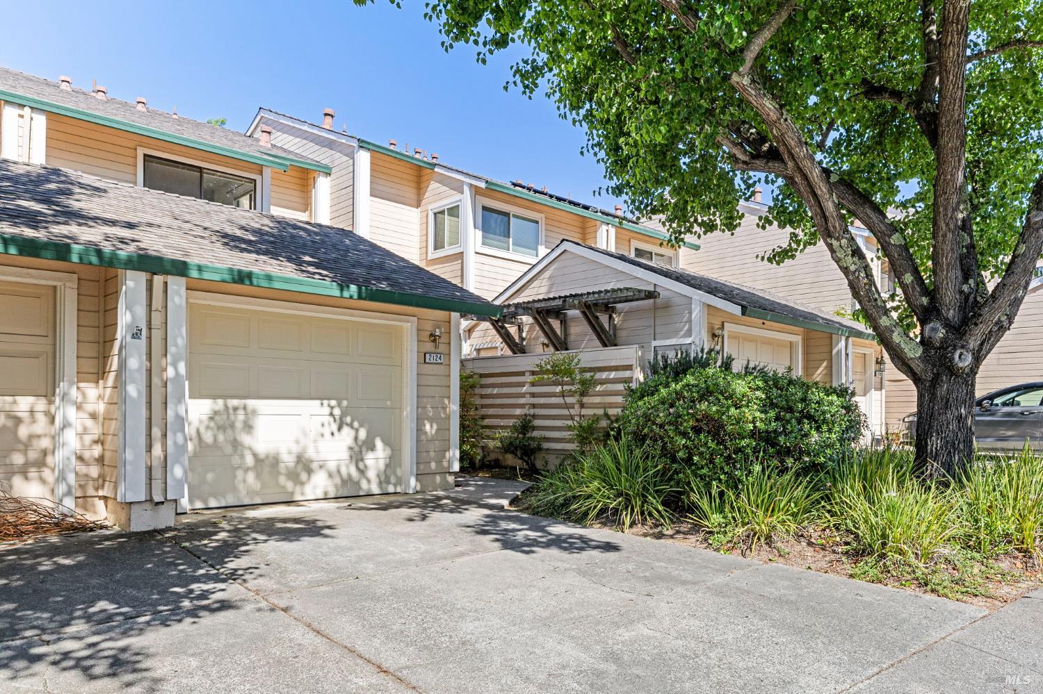 Detail Gallery Image 1 of 34 For 2124 Chianti Dr, Santa Rosa,  CA 95403 - 3 Beds | 2/1 Baths