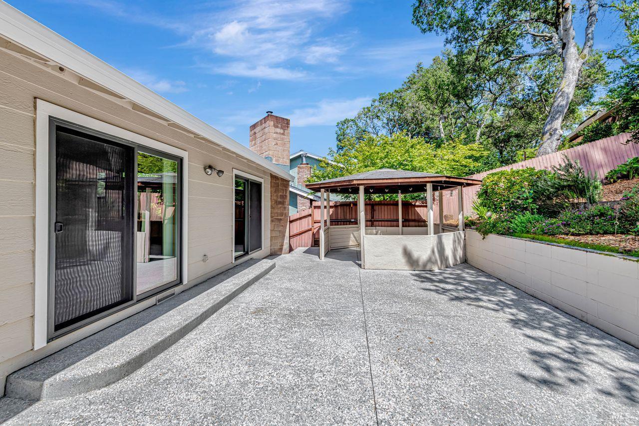 Detail Gallery Image 43 of 53 For 917 West St, Petaluma,  CA 94952 - 4 Beds | 2 Baths