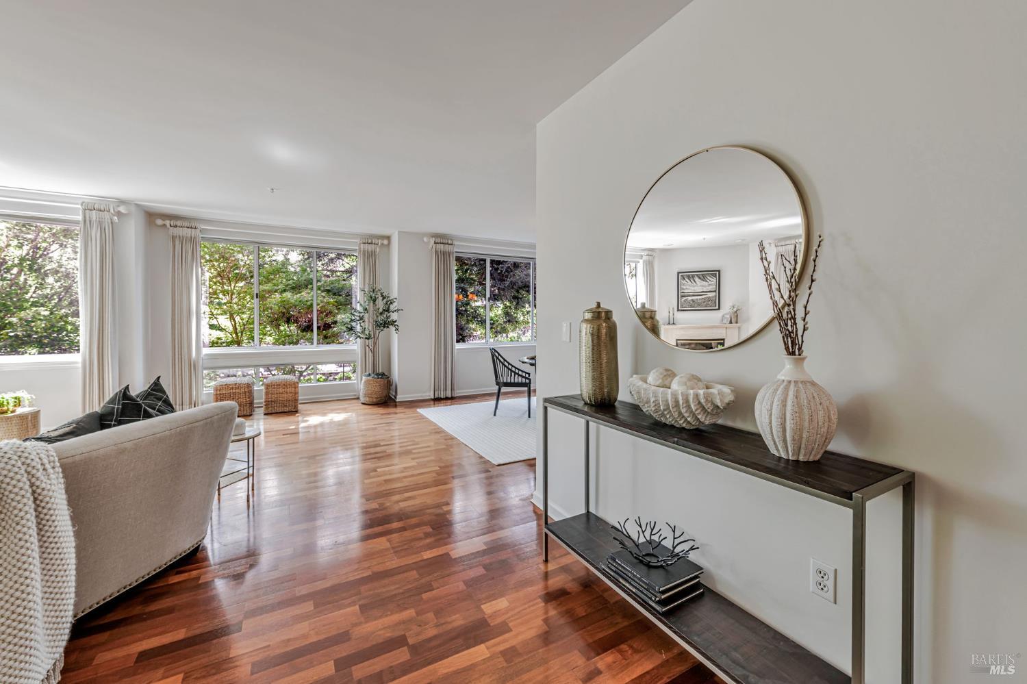 Detail Gallery Image 8 of 43 For 600 Deer Valley Rd 1e,  San Rafael,  CA 94903 - 2 Beds | 3 Baths