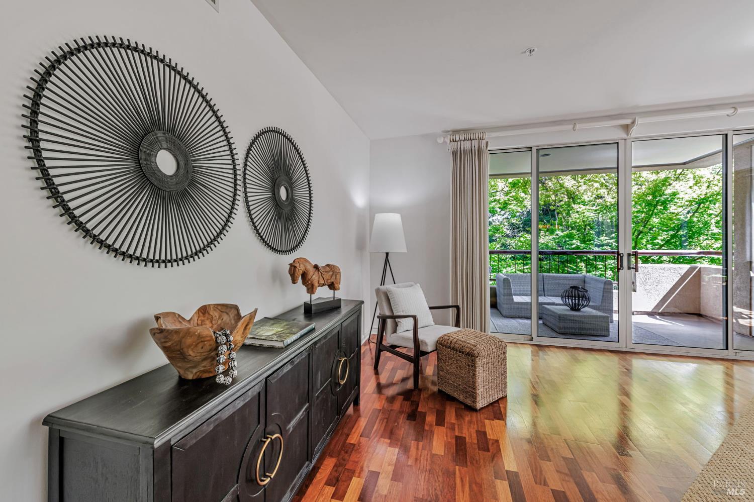 Detail Gallery Image 7 of 43 For 600 Deer Valley Rd 1e,  San Rafael,  CA 94903 - 2 Beds | 3 Baths