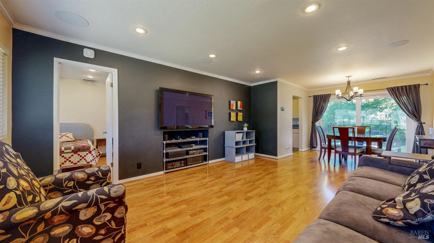 Detail Gallery Image 3 of 52 For 4 Las Huertas Ct, San Rafael,  CA 94903 - 3 Beds | 1 Baths
