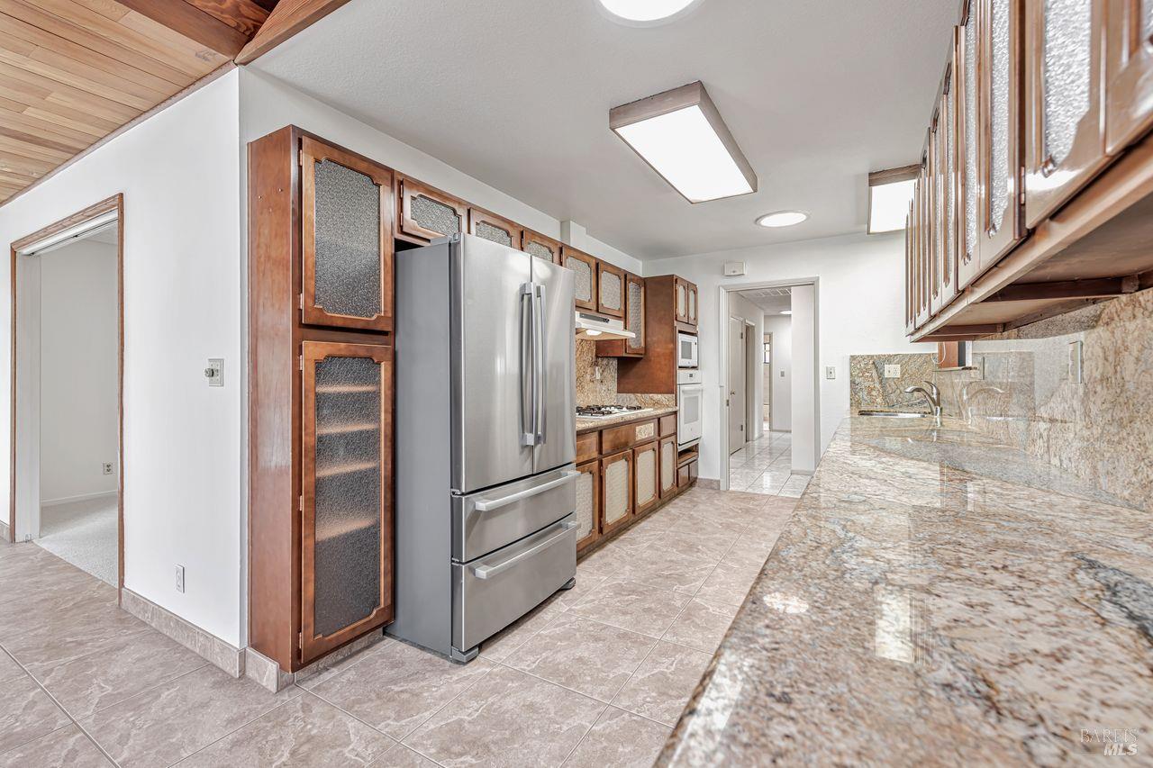 Detail Gallery Image 6 of 53 For 917 West St, Petaluma,  CA 94952 - 4 Beds | 2 Baths